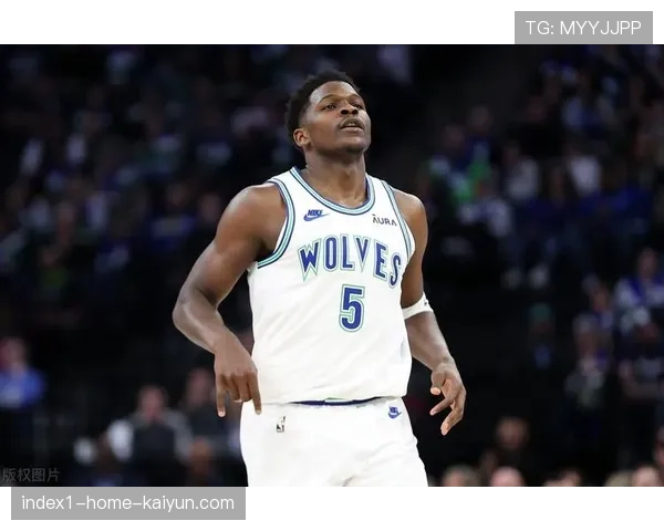 爱德华兹因膝盖受伤确定缺阵 森林狼客场战力因此大打折扣